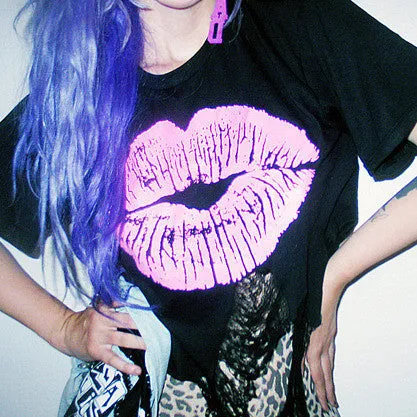 KISS TEE