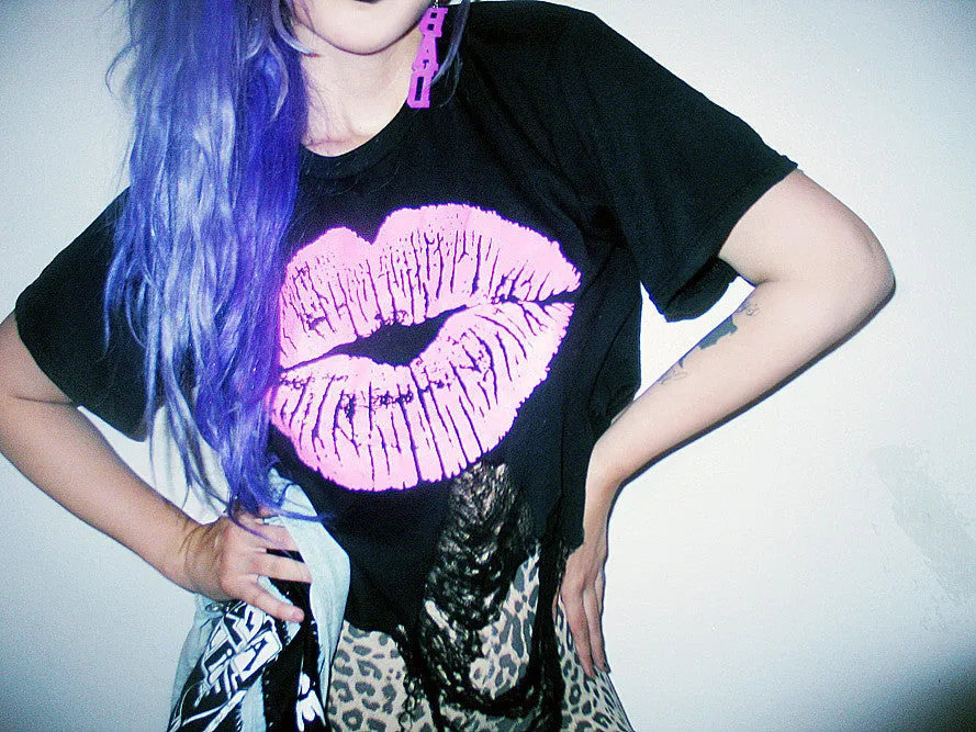 KISS TEE